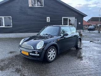 krockskadad bil auto Mini One 1.6 EDITION PANO AIRCO B.J 2003 geen schade APK t/m Maart 2027 !!!! 2003/5