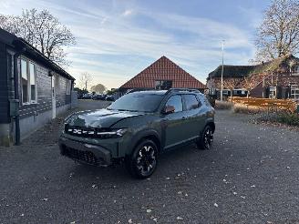 Schadeauto Dacia Duster HYBRIDE 1.6 AUTOMAAT NAVI CLIMA CAMERA VIRT DASH B.J 12-2024 2024/12