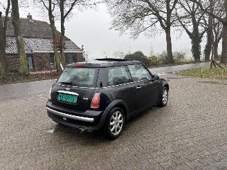 Schadeauto Mini Mini ONE PANORAMADAK AIRCO B.J 2003. APK MAART 2027 2003/5