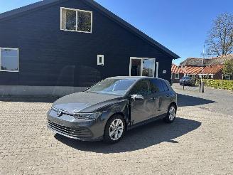 Auto incidentate Volkswagen Golf 8 TSI 110 PK NAVI CLIMA CAMERA LED PDC PRIVACY GLASS B.J 04-2023 2023/4