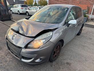 damaged passenger cars Renault Scenic  2011/3