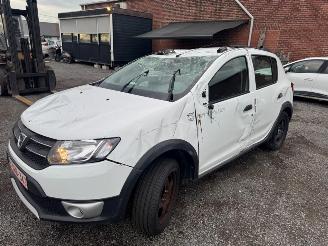 krockskadad bil auto Dacia Sandero  2015/5