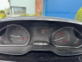 Peugeot 208  picture 20
