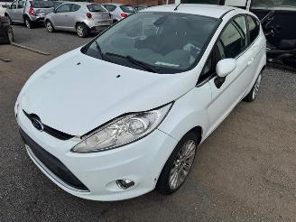 uszkodzony samochody osobowe Ford Fiesta TITANIUM 2011/1