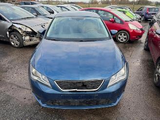 damaged passenger cars Seat Leon REFERENCE 2015/4
