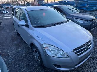 krockskadad bil auto Kia Cee d EX 2008/4