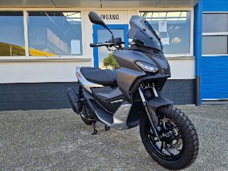 damaged motor cycles Aprilia  SR GT 200 2023/6