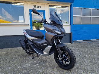 Aprilia  SR GT 200 picture 10