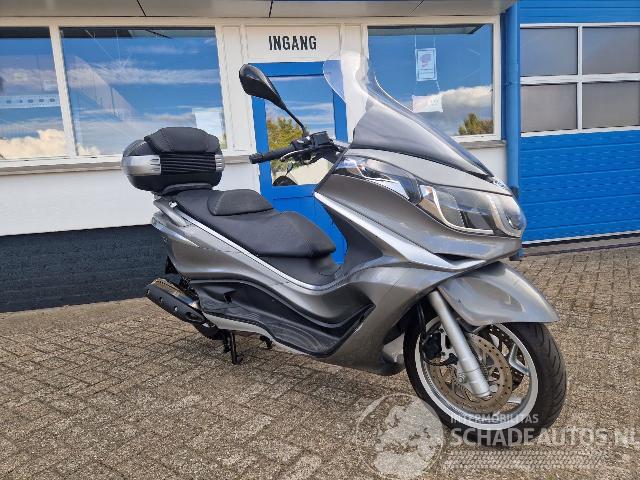 Piaggio X10