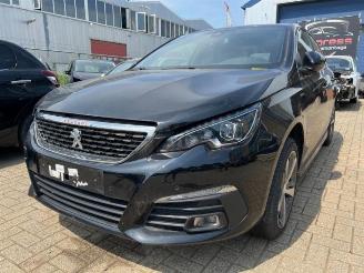 Salvage car Peugeot 308 308 (L3/L8/LB/LH/LP), Hatchback 5-drs, 2013 / 2021 1.2 12V e-THP PureTech 130 2020