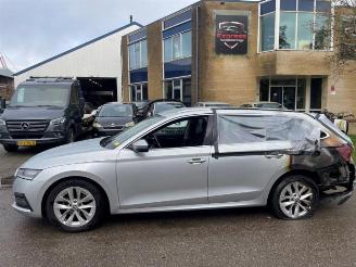 Skoda Octavia Octavia Combi (NXAC), Combi 5-drs, 2019 1.0 TSI e-TEC 12V picture 2