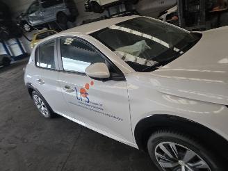 Peugeot 208  picture 4