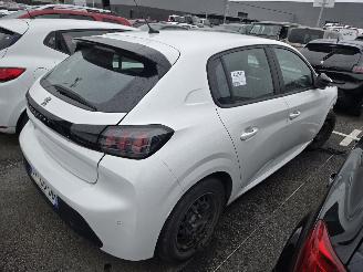 Peugeot 208  picture 9
