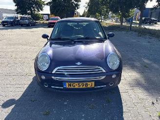 krockskadad bil auto Mini Cooper 1.6 16V Cooper Hatchback  Benzine 1.598cc 85kW (116pk) FWD 2004/9