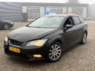 Schadeauto Seat Leon 1.6 TDI Ecomotive 16V Combi/o 4Dr Diesel 1.598cc 81kW (110pk) FWD 2013-09/2018-08  CRKB 2014/8