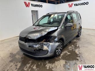 Vaurioauto  passenger cars Volkswagen Touran  2013/5