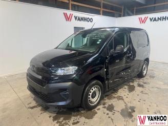 Unfallwagen Peugeot Partner  2024/8