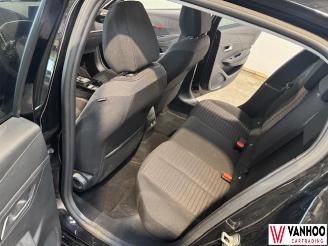 Peugeot e-208  picture 16