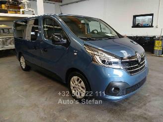 krockskadad bil auto Renault Trafic SPACECLASS 2020/7