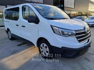damaged passenger cars Renault Trafic ZEN 2023/3