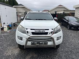 Schadeauto Isuzu D-Max DOPPEL-CABINE  AUTOMATIC 2016/2