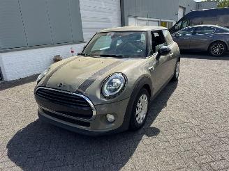 krockskadad bil auto Mini Cooper 1.5 Automaat Pano 2018/1