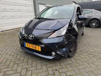 Coche accidentado Toyota Aygo 1.0 VVT-i x-play 2016/11