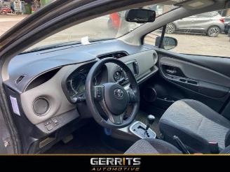 Toyota Yaris Yaris III (P13), Hatchback, 2010 / 2020 1.5 16V Hybrid picture 6