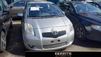 Vrakbiler auto Toyota Yaris Yaris II (P9), Hatchback, 2005 / 2014 1.3 16V VVT-i 2006/1