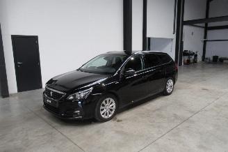 Schadeauto Peugeot 308 SW STYLE 2020/5