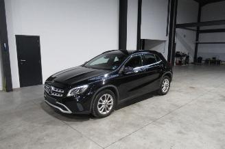 krockskadad bil auto Mercedes GLA SEDAN 2019/5