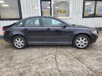 Volvo S-40  picture 3