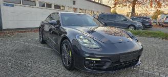 Unfallwagen Porsche Panamera 4E-Hybride*Platinium*Panoramaschuifdak*Luchtvering*HeadUp*Sport Chrono Paket Plus*Ambiente*Bose Soundsystem*ACC*Camera Surround View* 2022/10