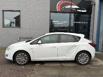 Coche accidentado Opel Astra OPEL ASTRA 1.3D 2011 2011/6
