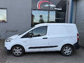 Vaurioauto  passenger cars Ford Tourneo Courier FORD TRANSIT COURIER 1.5d 2020 2020/5