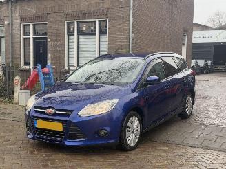 skadebil auto Ford Focus Wagon 1.0 EcoBoost Trend 2013/1