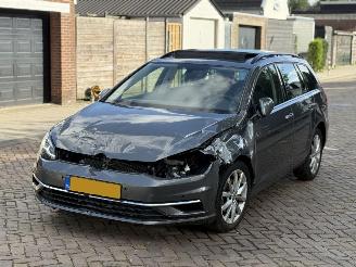 skadebil auto Volkswagen Golf 1.5 TSI Pano AUTOMAAT 2017/1