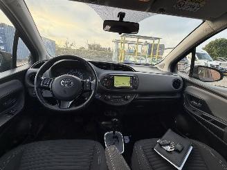 Toyota Yaris 1.5 Hybrid Dynamic Bi-Tone picture 23