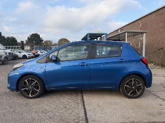 Toyota Yaris 1.5 Hybrid Dynamic Bi-Tone picture 16