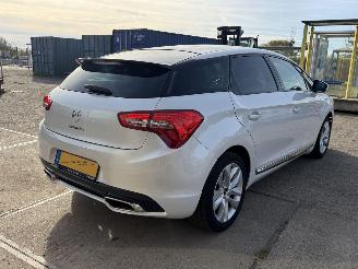 damaged passenger cars Citroën DS5 1.6 e-HDI 2013/1