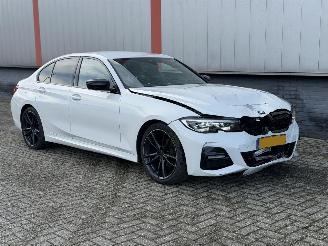 Vaurioauto  passenger cars BMW 3-serie 318i M PAKKET AUTOMAAT 2020/1