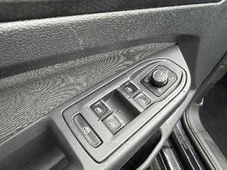 Volkswagen Golf 2.0 GTI 245 PK PANO picture 9