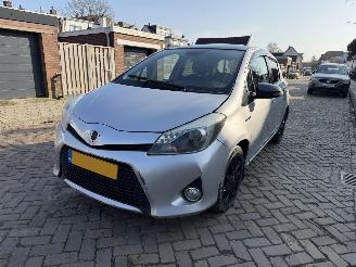 krockskadad bil auto Toyota Yaris 1.5 Hybrid AUTOMAAT 2014/1