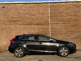 Volvo V-40 2.0 D2 R Design picture 2