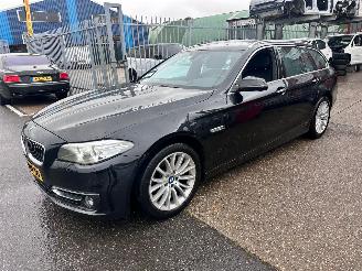 Vaurioauto  passenger cars BMW 5-serie TOURING 520i Luxury Edition 2014/5