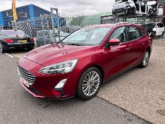 krockskadad bil auto Ford Focus 1.0 EcoBoost 125pk 2019/3