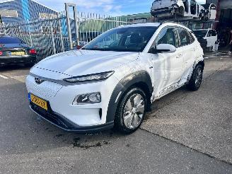 Voiture accidenté Hyundai Kona EV COMFORT 64 KWH 2020/8