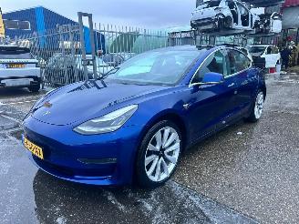 Schadeauto Tesla Model 3 LONG RANGE DUAL MOTOR AWD 75 KWH 2019/11