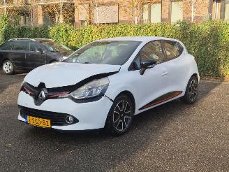 uszkodzony samochody osobowe Renault Clio 0.9 TCe EXPERSSION 2013/9