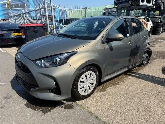 damaged passenger cars Toyota Yaris 1.5 HYRBIDE 2021/10